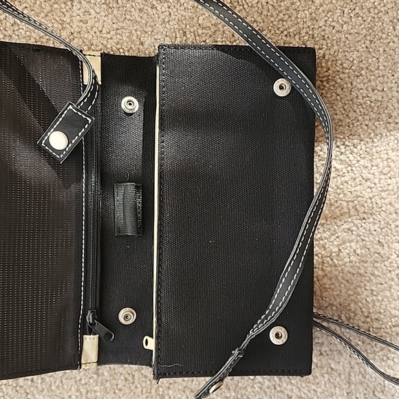 Sherpani Elements Collection Wristlet - Picture 7 of 16